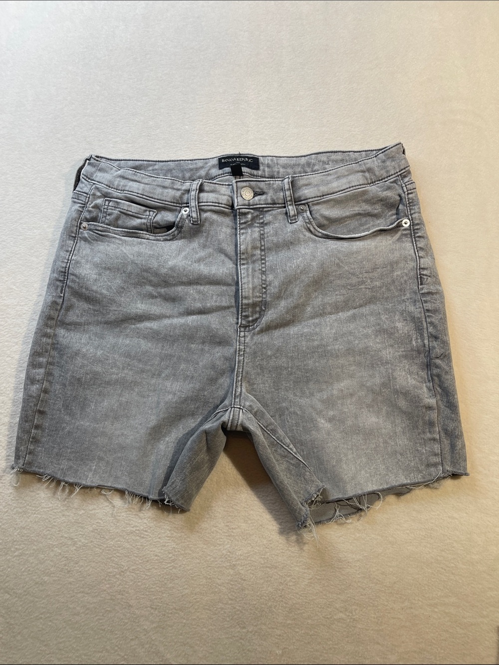 Banana Republic CURVY Faded Gray Denim Cutoff Shorts WOMENS SIZE 32/14